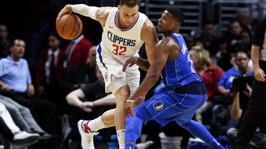Los Clippers apabullan a Mavericks, con 20 de Blake Griffin 
