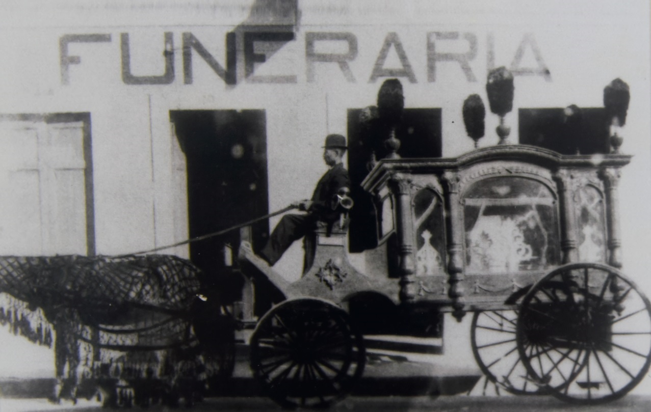 Imagen de la primera funeraria que existió en el país.