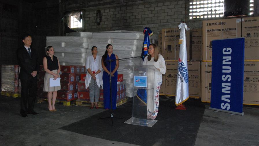 Plan Social recibe donativo de Samsung Dominicana para familias afectadas por inundaciones Plan Social recibe donativo de Samsung Dominicana para familias afectadas por inundaciones