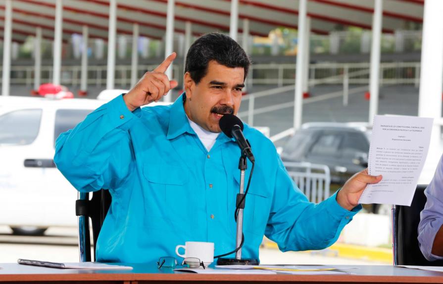 Asfixiada por la crisis y sanciones de EE.UU., Venezuela busca reestructurar su deuda