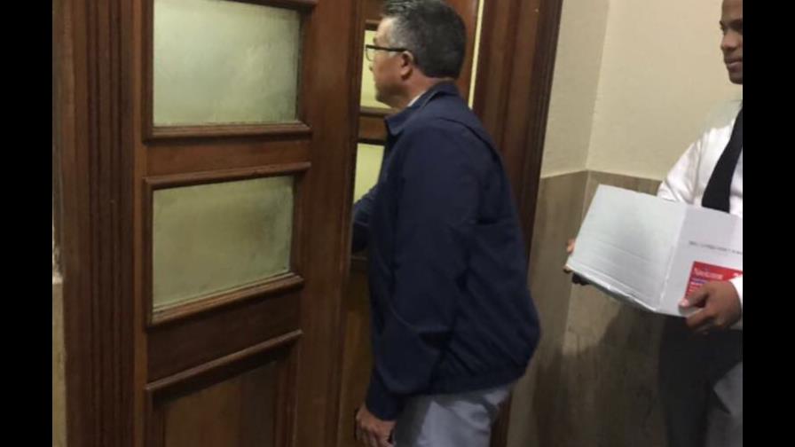 General Peña Antonio deposita pruebas de descargo en caso Súper Tucano