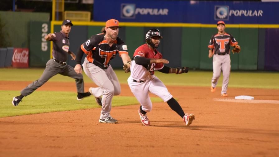 Los Toros toman un respiro al vencer a los Leones; ganan su segundo juego en línea