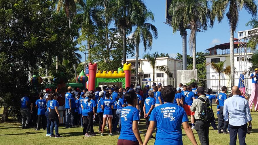 Realizan caminata en favor de los valores familiares para evitar la violencia Realizan caminata en favor de los valores familiares para evitar la violencia