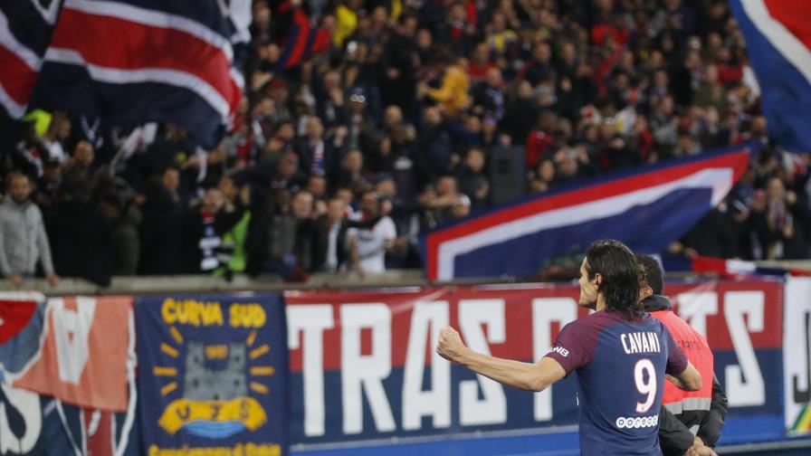 Cavani supera los 100 goles con PSG en triunfo sobre Angers 