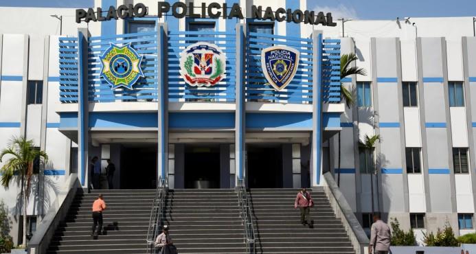 Apresan a un marinero y dos civiles acusados de asaltar colmados en San Cristóbal