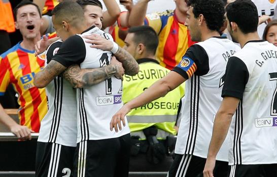 Valencia vuelve a ganar y golear y se acerca al Barsa 