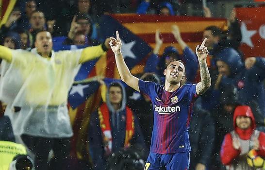 Paco Alcácer emerge con doblete y Barcelona doblega al Sevilla 