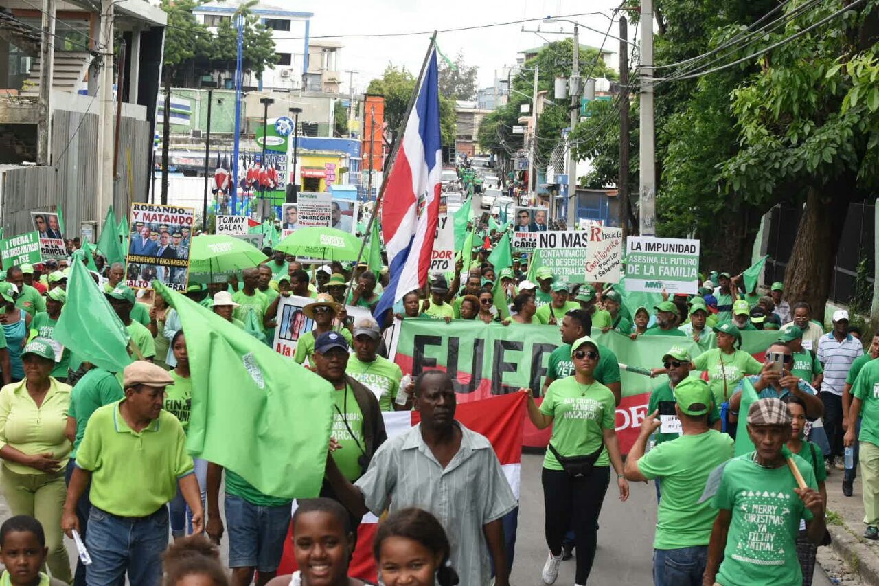 Cientos dieron apoyo a la manifestación en San Cristóbal contra la corrupción y la impunidad en el país.