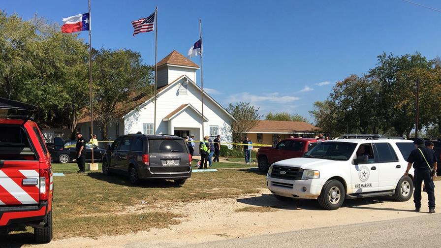 Al menos 27 muertos y docenas de heridos deja tiroteo en iglesia de Texas