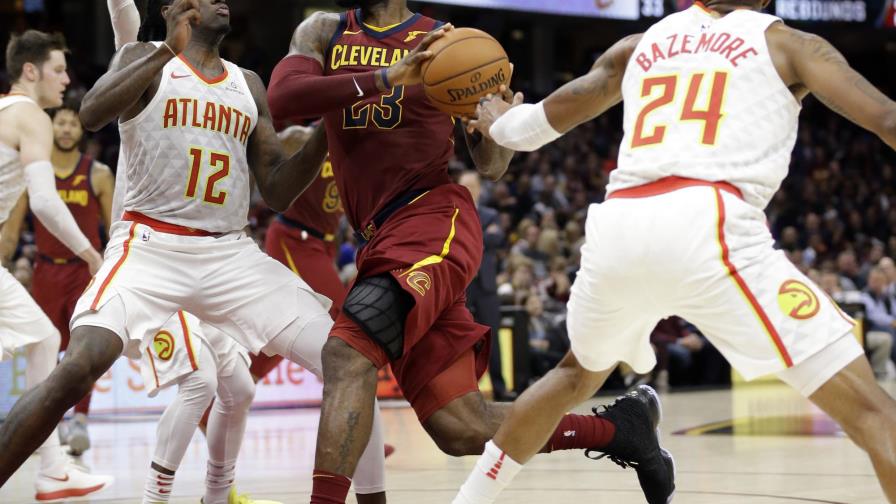 Schroeder supera la actuación de LeBron y los Hawks vencen a los Cavaliers