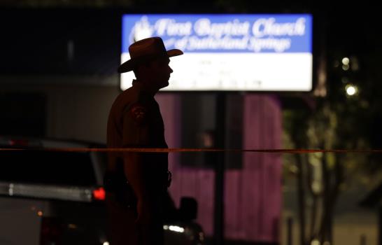 Hombre que mató 26 personas en Texas había sido expulsado de la Fuerza Aérea