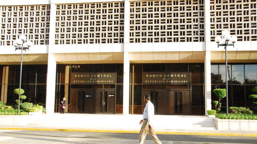 Afirman la deuda pública sobrepasa el 50% del PIB