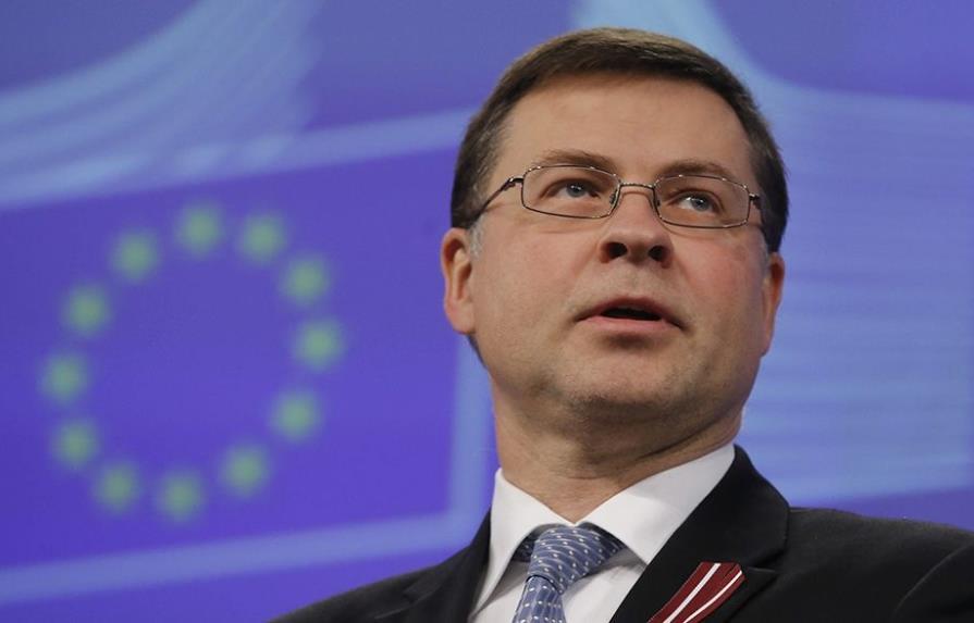 Vicepresidente de Comisión Europea pide más acciones contra elusión fiscal tras “papeles del paraíso”