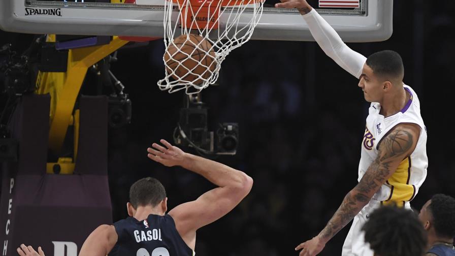 Lakers consiguen tercera victoria en cuatro enfrentamientos; derrotan a los Grizzlies Lakers consiguen tercera victoria en cuatro enfrentamientos; derrotan a los Grizzlies