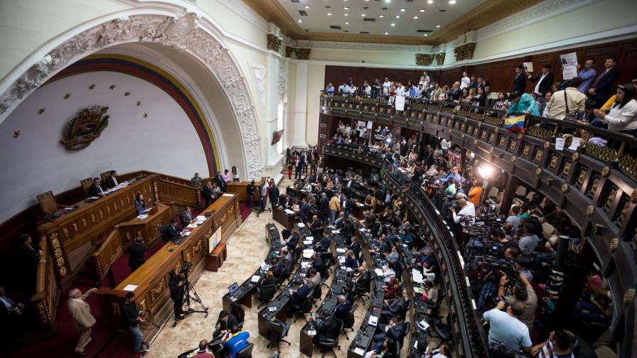 Guardia venezolana impide acceso a diputados opositores a sede del Parlamento