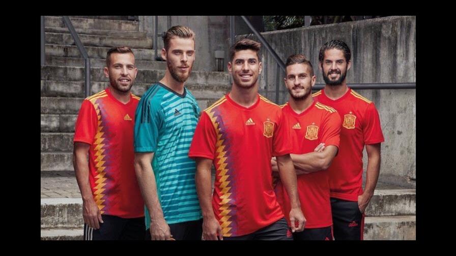 La camiseta de España para el Mundial crea polémica por un efecto óptico
