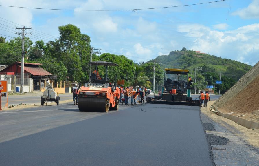 Obras Públicas inicia asfaltado al tramo Maimón de carretera Navarrete-Puerto Plata
