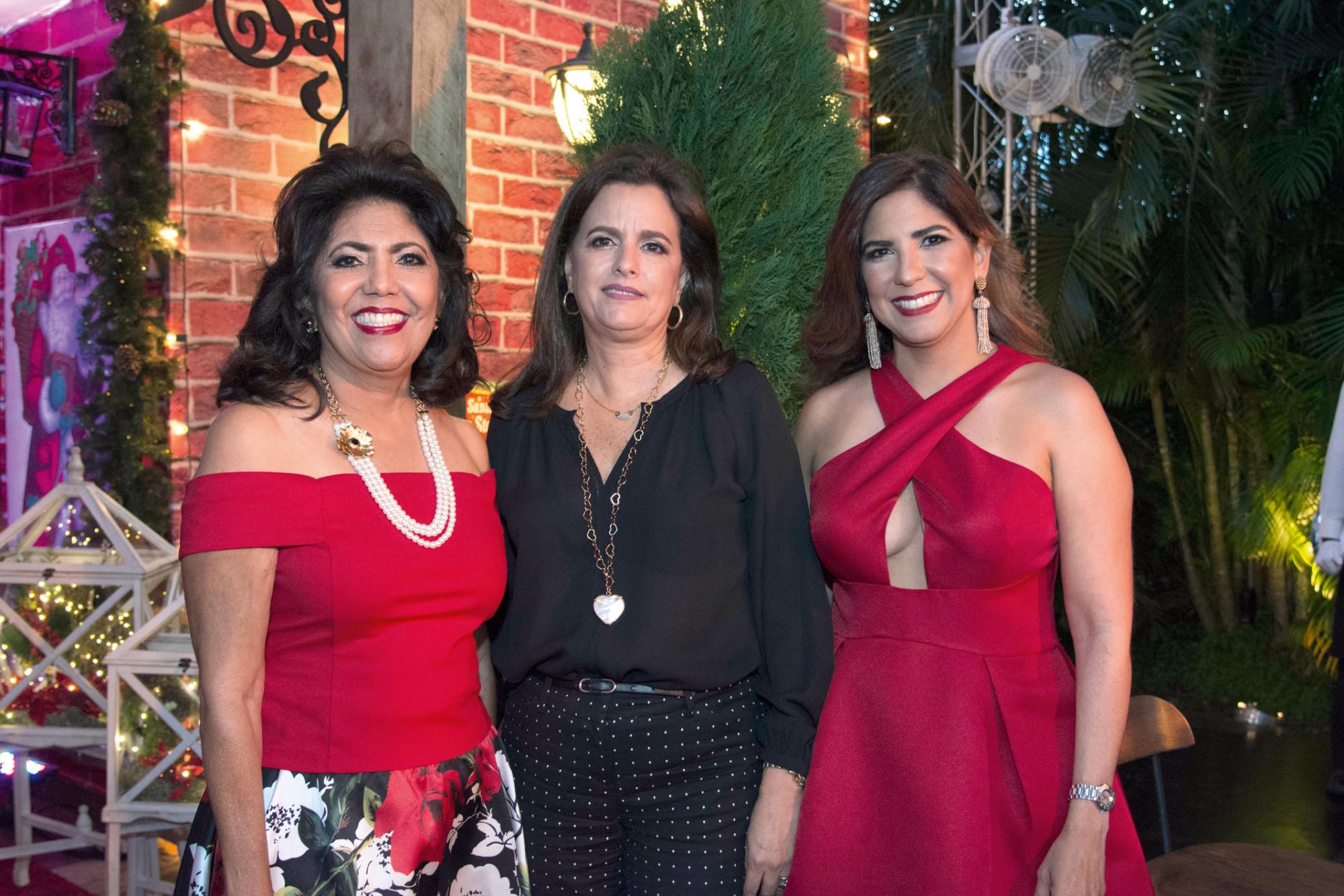 Lilín de Suárez, Ivelisse Nesrala y Gina Suárez.