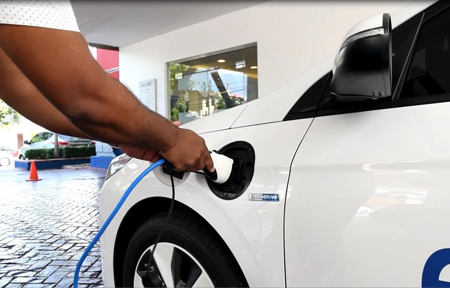 OPEP dice coche eléctrico reducirá consumo de crudo solo en los países ricos