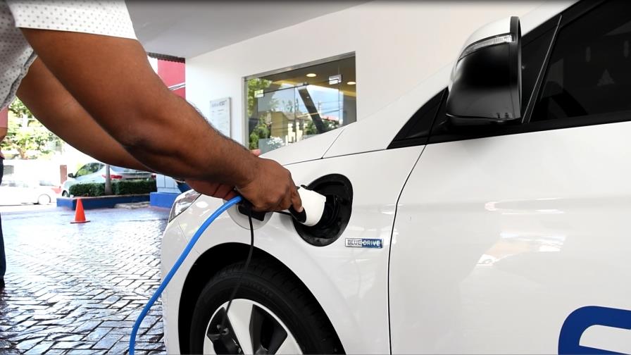 OPEP dice coche eléctrico reducirá consumo de crudo solo en los países ricos
