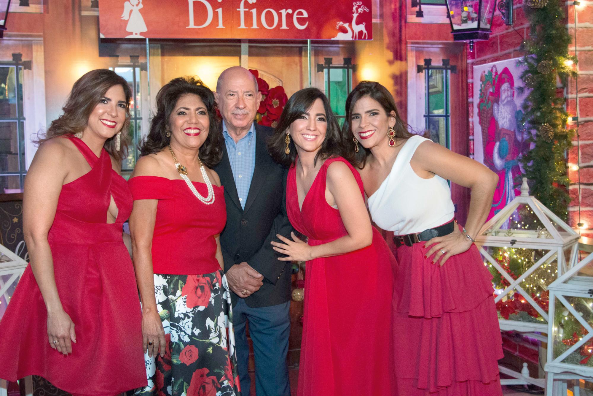 Gina, Lilín, José, Mayi y Erika Suárez.