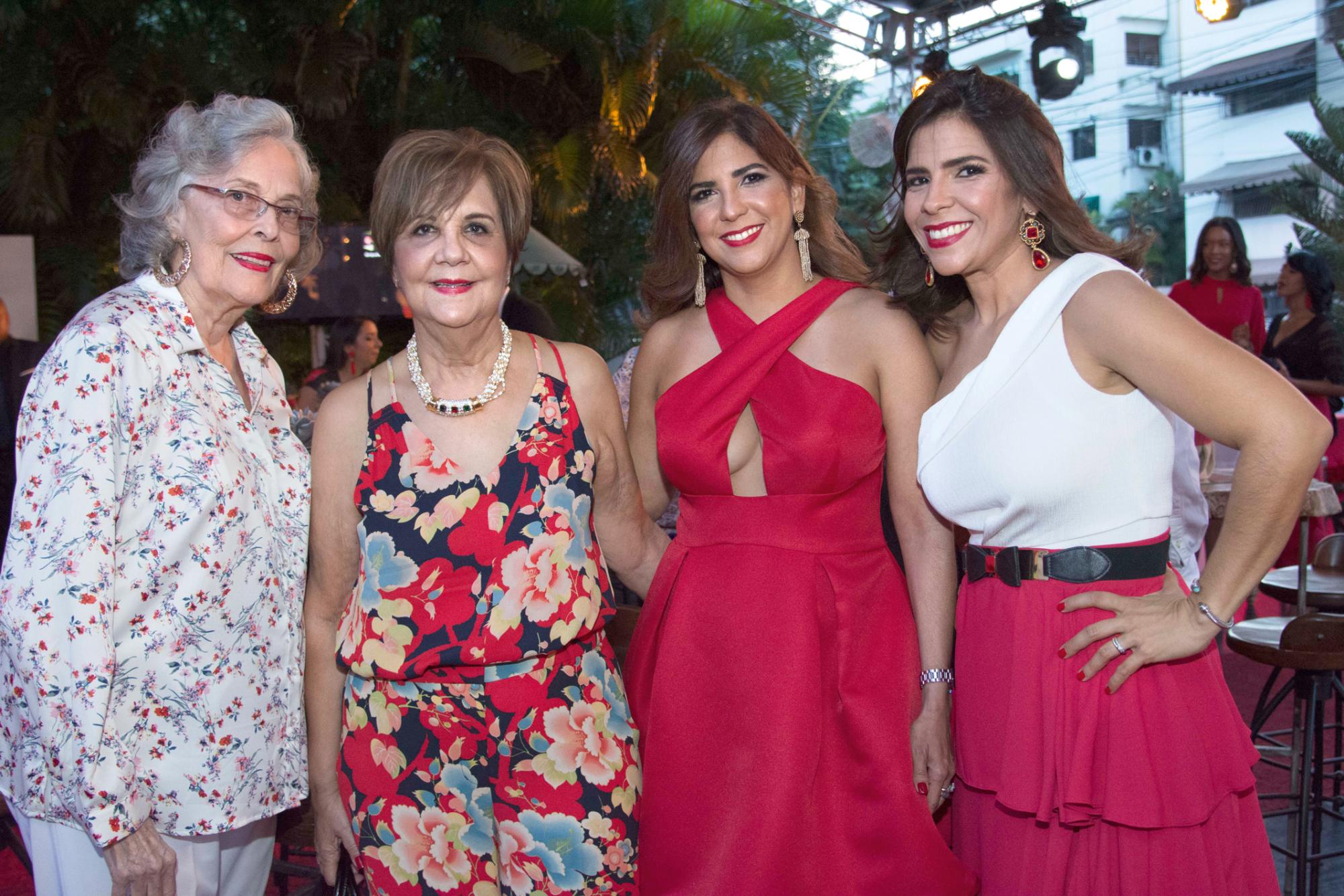 Mercedes de Victoria, Fabiola de Bou, Gina Suárez y Érica Suárez.