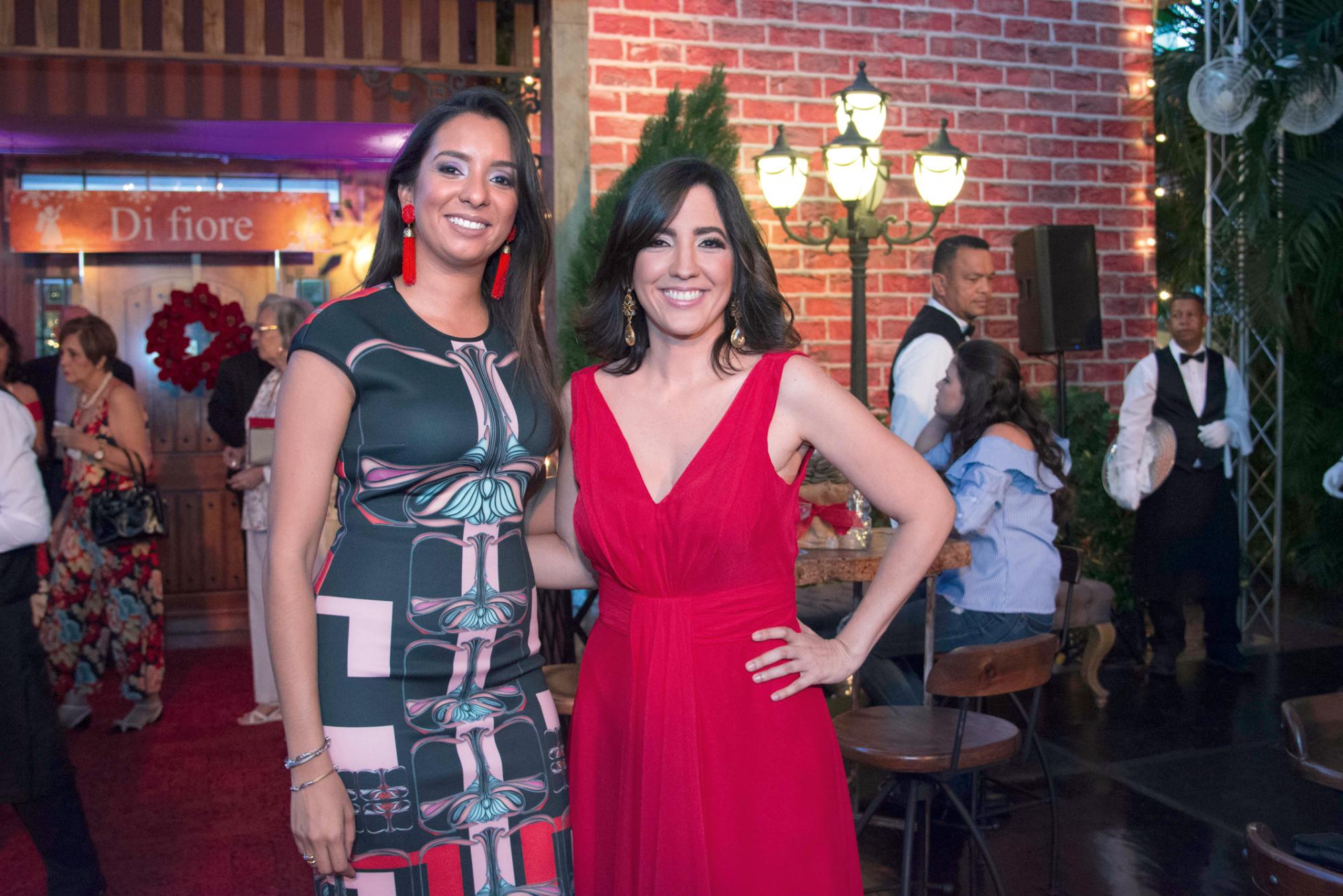 Paola Peña y Mayi Suárez.