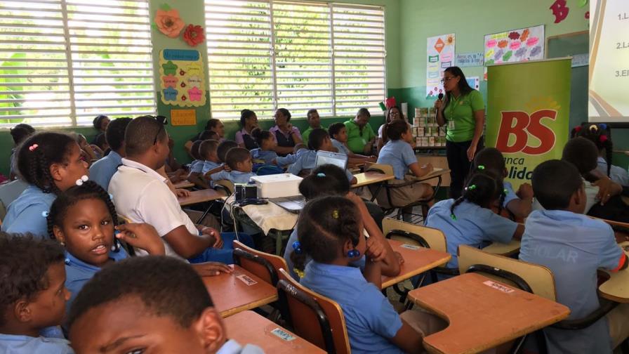 Banca Solidaria inculca el ahorro a los estudiantes en las escuelas