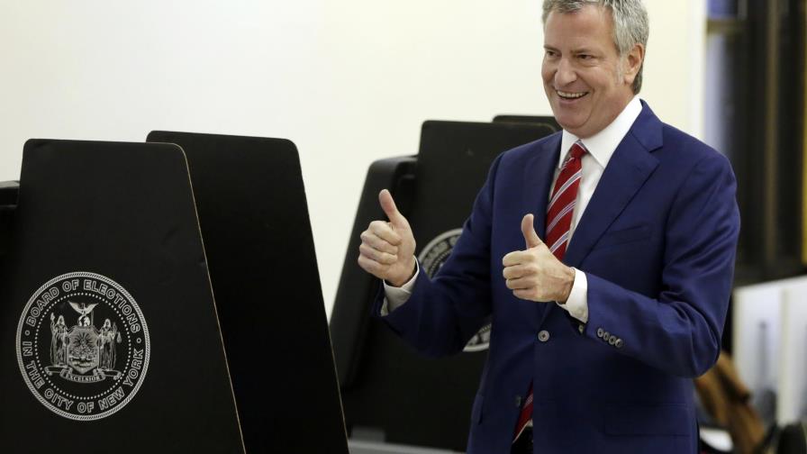 Bill de Blasio, el alcalde demócrata de Nueva York, fue reelecto