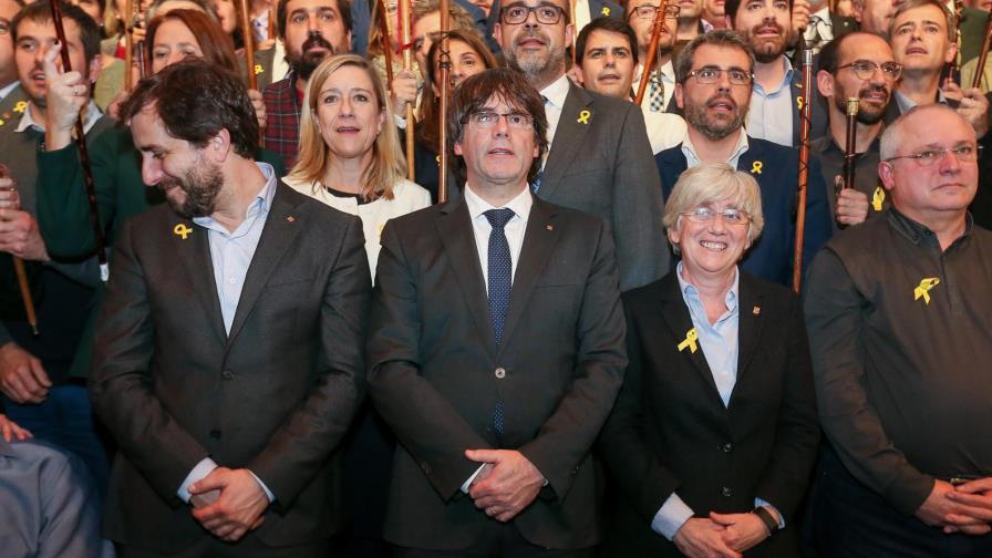 Puigdemont pide una “reacción” a la UE y reivindica su Gobierno “legítimo”