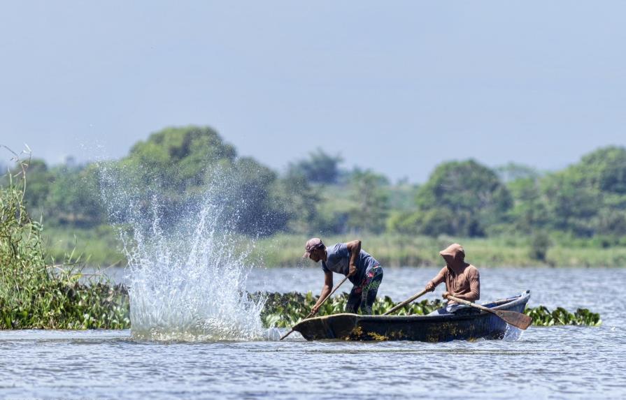 Pesca de “apaleo” amenaza especies en lagunas Redonda y Limón en Miches