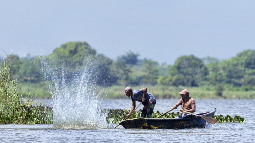 Pesca de “apaleo” amenaza especies en lagunas Redonda y Limón en Miches Pesca de “apaleo” amenaza especies en lagunas Redonda y Limón en Miches