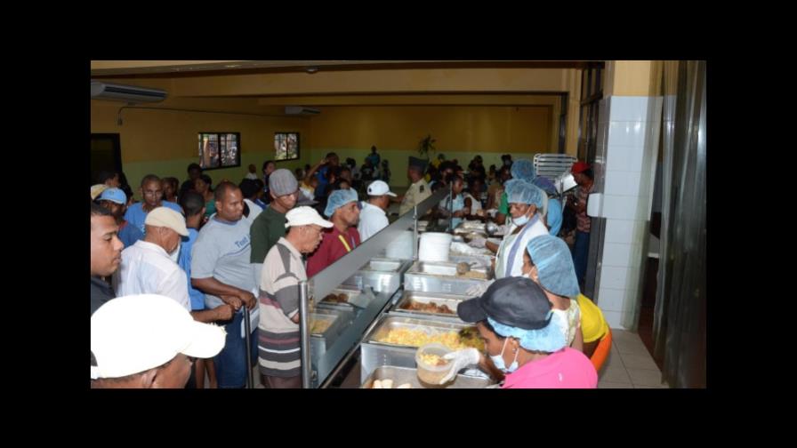 Autoridades supervisarán negocios de alimentos en Santiago