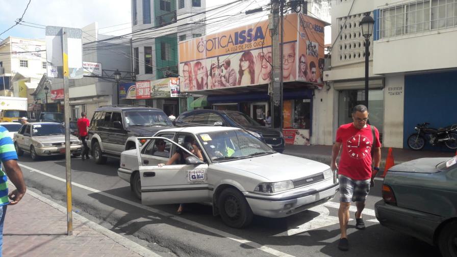 Choferes de Santiago continúan con el cobro de RD$5 de alza en pasajes Choferes de Santiago continúan con el cobro de RD$5 de alza en pasajes