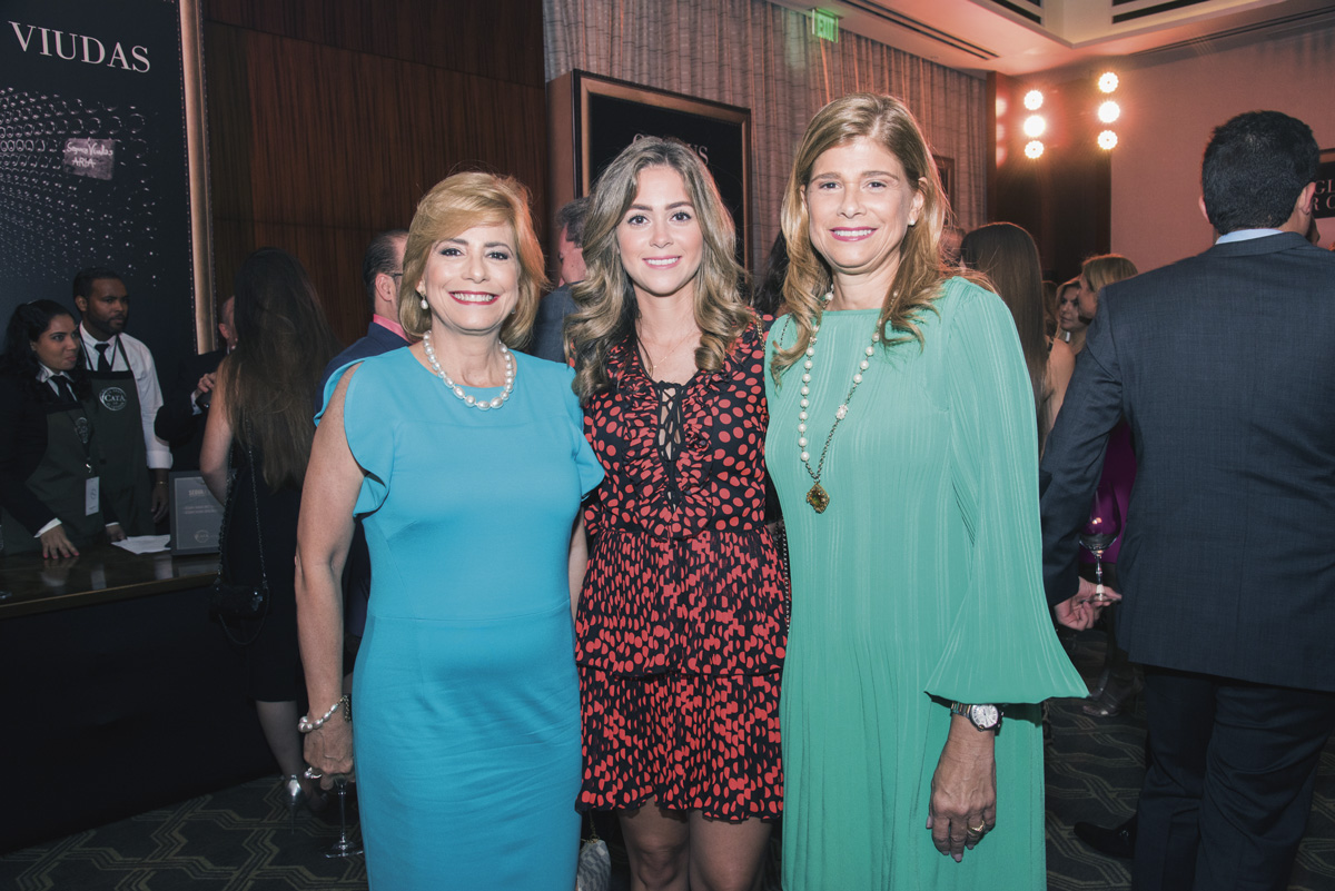 Patricia González de Bergés, Gabriella Ariza y Pilar González de Ariza.