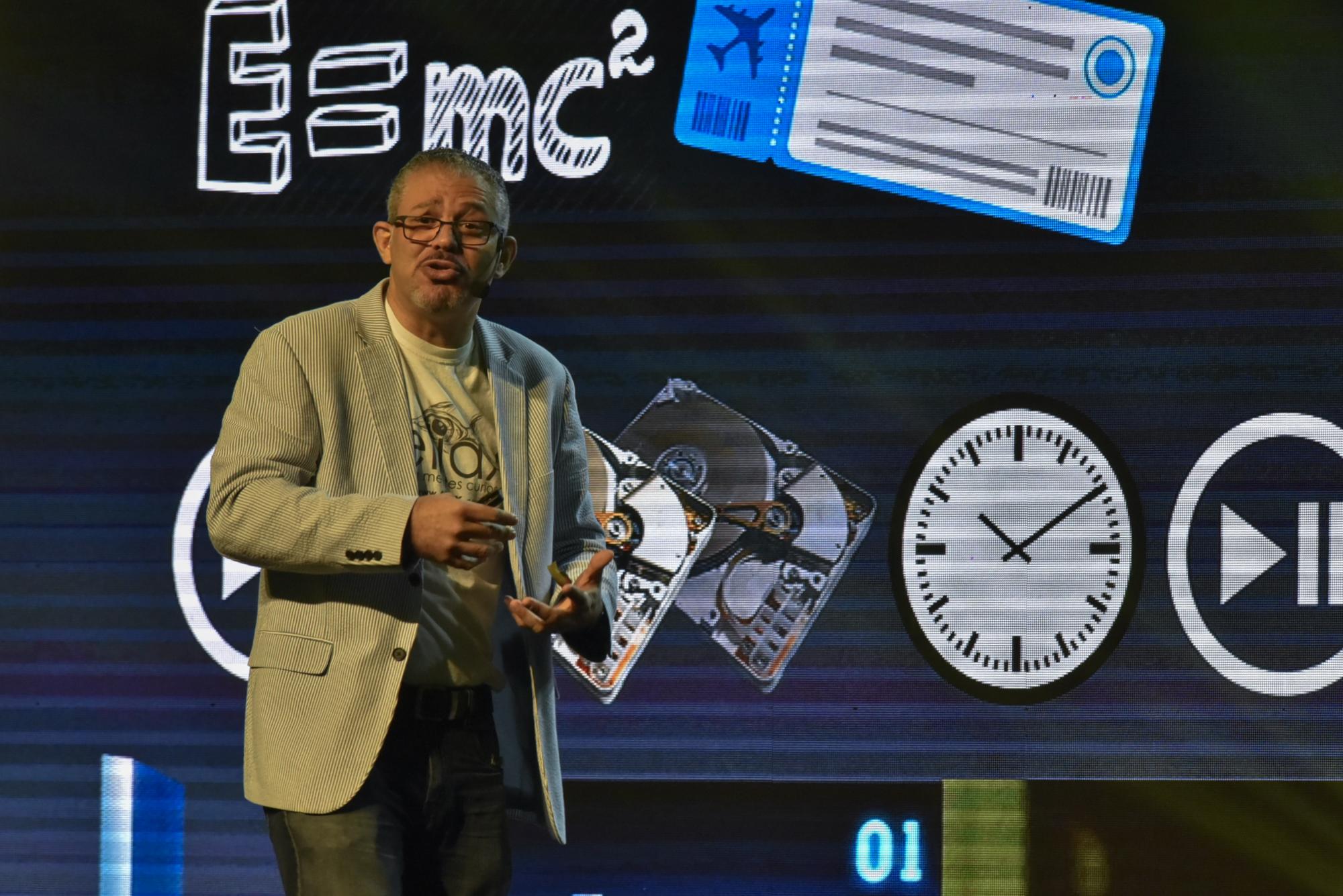 José Elías explica su teoría sobre cómo el humano 3.0 podrá viajar al universo.