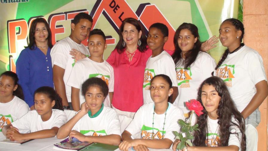 Inicia hoy el décimo quinto Festival de Poesía en la Montaña en Jarabacoa Inicia hoy el décimo quinto Festival de Poesía en la Montaña en Jarabacoa