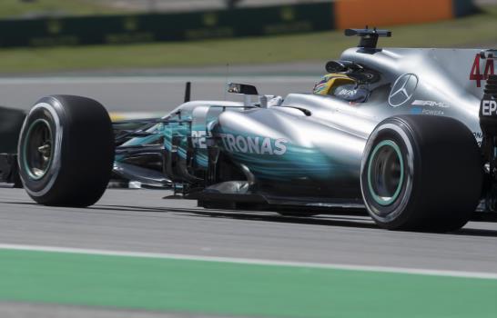 Lewis Hamilton gana en la primera práctica del GP de Brasil