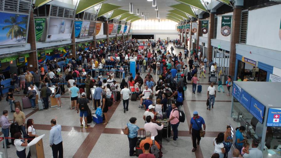 En los primeros 10 meses del año viajaron más de diez millones de pasajeros por los aeropuertos En los primeros 10 meses del año viajaron más de diez millones de pasajeros por los aeropuertos