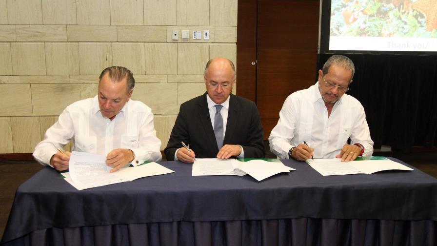 Entidades pactan expandir a Bávaro-Macao el Santuario Marino Arrecifes Entidades pactan expandir a Bávaro-Macao el Santuario Marino Arrecifes