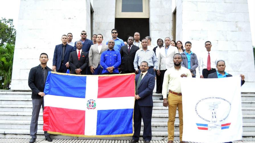 Celebran Día de los Profesionales en Electrónica para Seguridad del Tráfico Aéreo