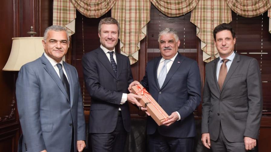 Donan 1,500 tarjetas SIM y 15,000 minutos para dominicanos en San Martín