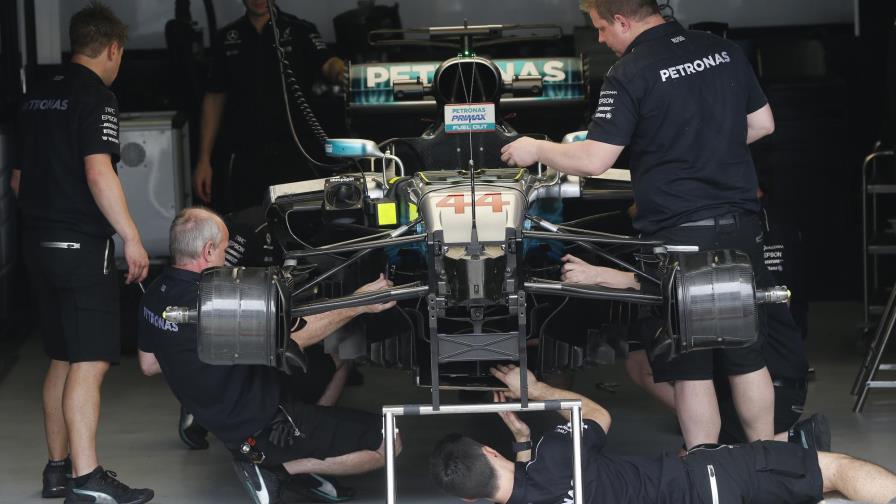 Miembros de escudería Mercedes sufren asalto 