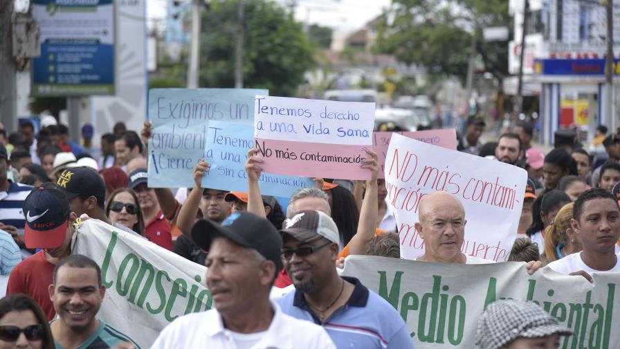 Residentes de Gurabo marchan por cierre del vertedero de Tamboril Residentes de Gurabo marchan por cierre del vertedero de Tamboril