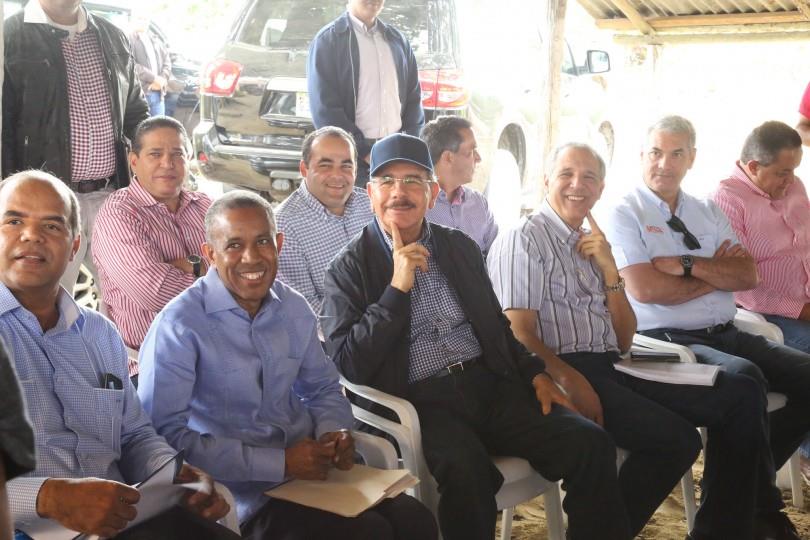 Presidente Medina anuncia financiamiento de 105 casas de curado en Moca
