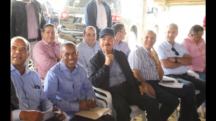 Presidente Medina anuncia financiamiento de 105 casas de curado en Moca Presidente Medina anuncia financiamiento de 105 casas de curado en Moca