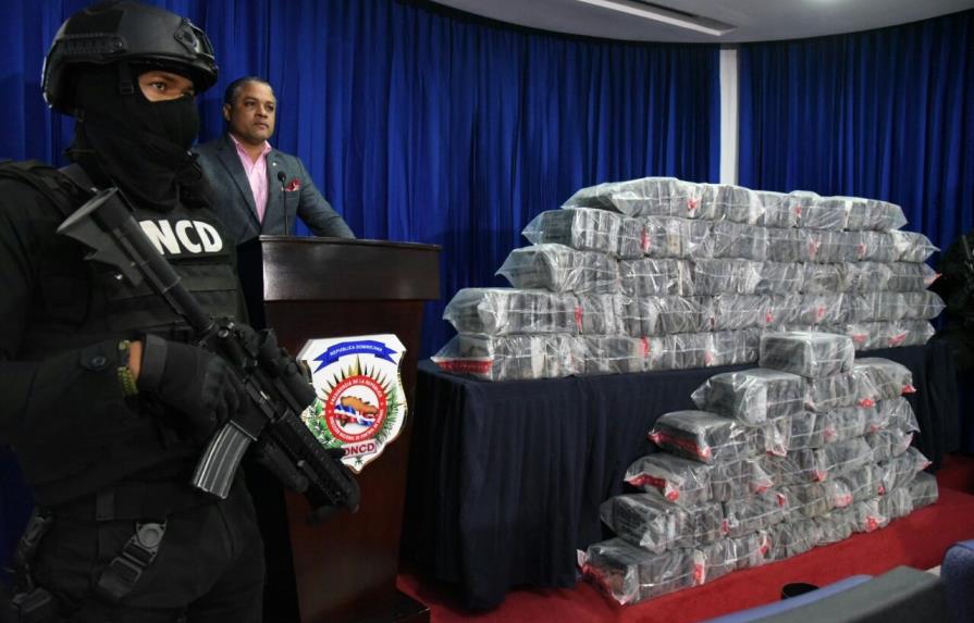 Decomisa 345 paquetes de drogas transportada en un camión en el Distrito Nacional