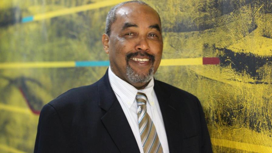 Carlos Nina Gómez presentará libro crítico de periodismo