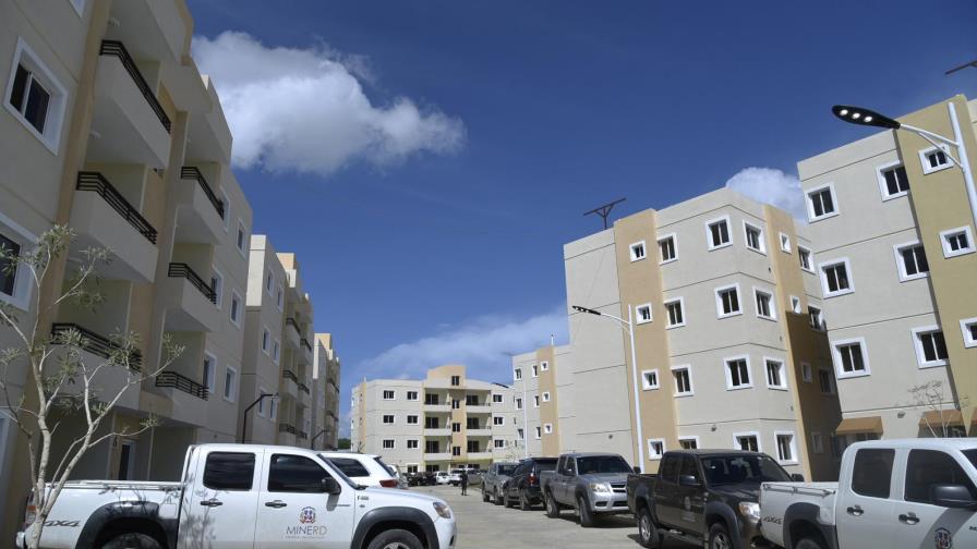 Inauguran complejo de viviendas para maestros en Santiago Inauguran complejo de viviendas para maestros en Santiago