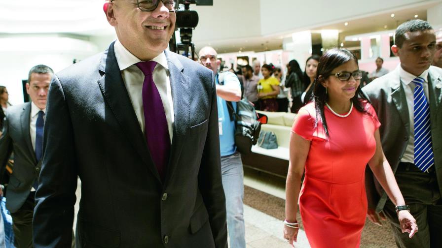 División y presiones alejan diálogo de Venezuela en la República Dominicana División y presiones alejan diálogo de Venezuela en la República Dominicana